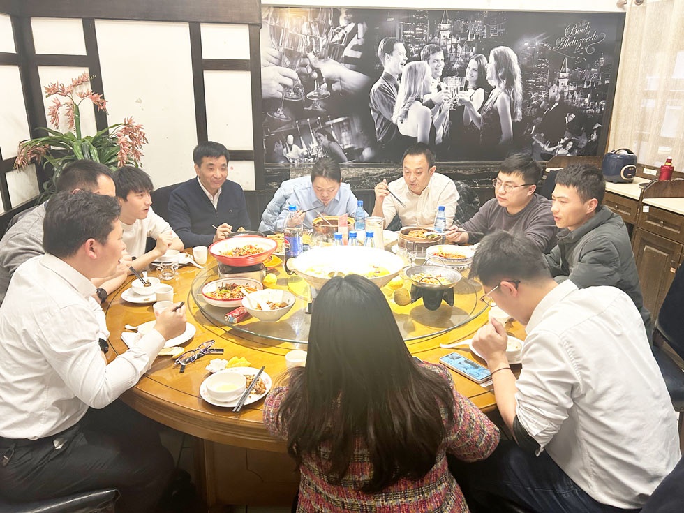 業(yè)務(wù)部門歡聚一堂 共筑團隊情誼